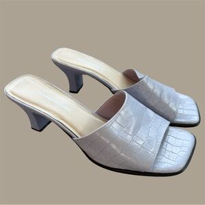 Naturalizer light purple leather square toe kitten heel sandals